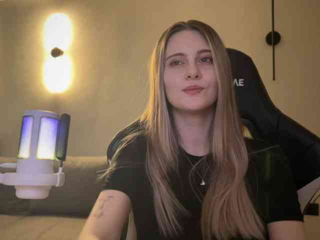HeyRina webcam