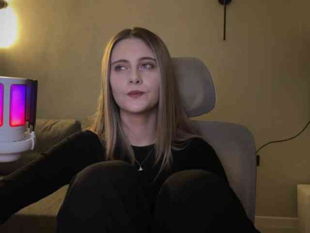 HeyRina webcam
