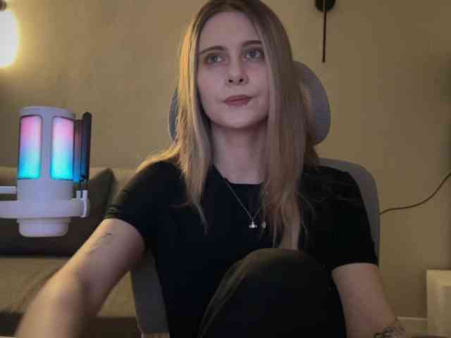 HeyRina webcam