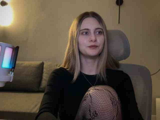 HeyRina webcam