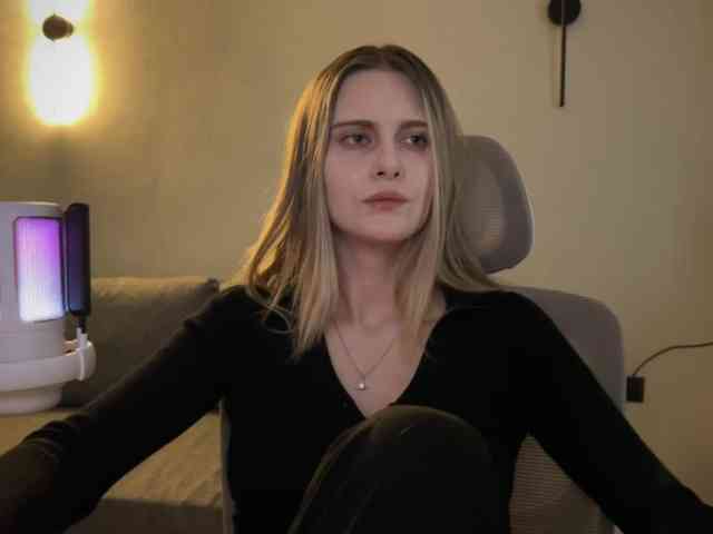 HeyRina webcam