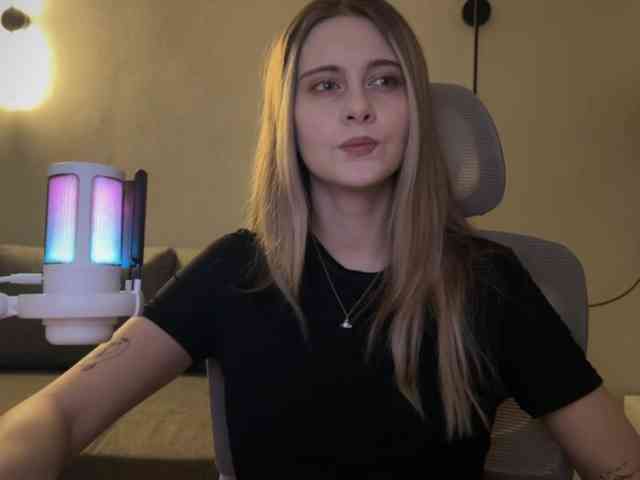 HeyRina webcam