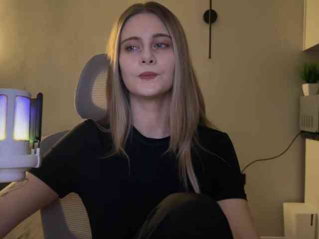 HeyRina webcam
