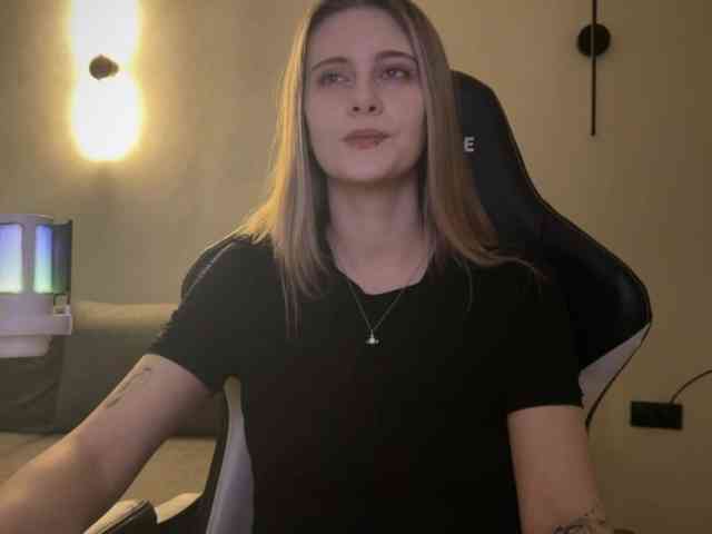 HeyRina webcam