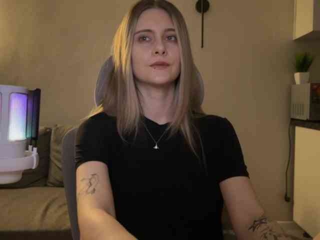 HeyRina webcam
