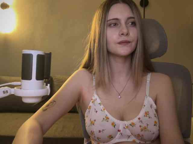 HeyRina webcam