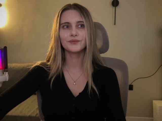 HeyRina webcam
