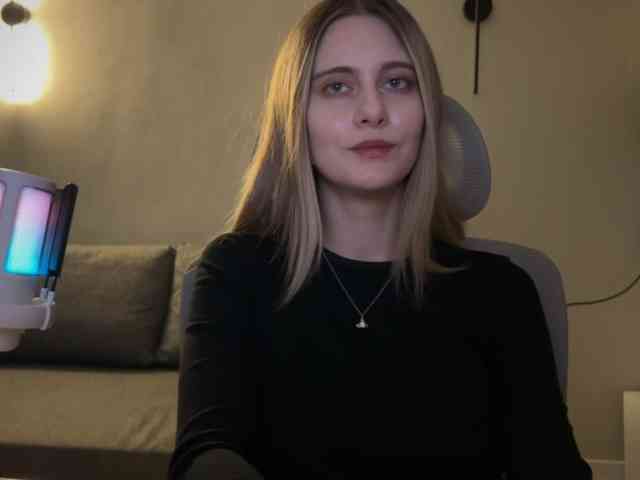 HeyRina webcam