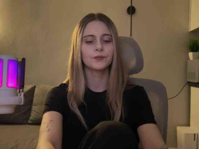HeyRina webcam