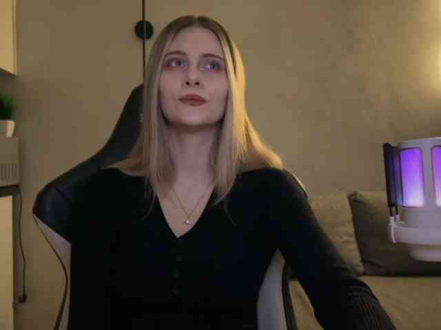HeyRina webcam