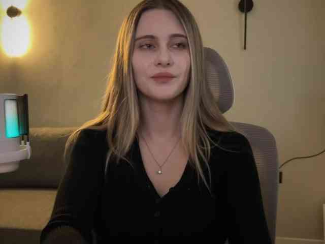 HeyRina webcam