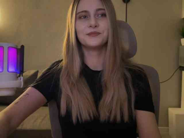HeyRina webcam
