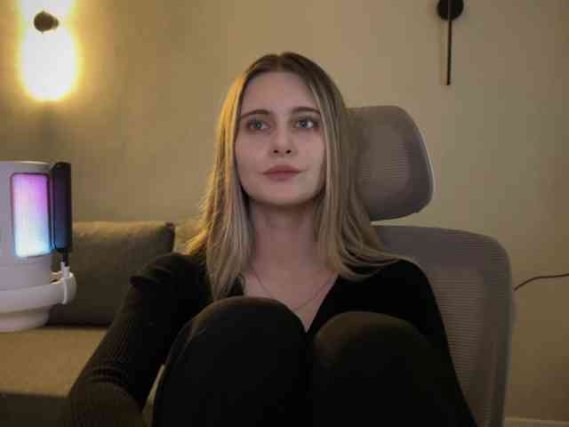 HeyRina webcam