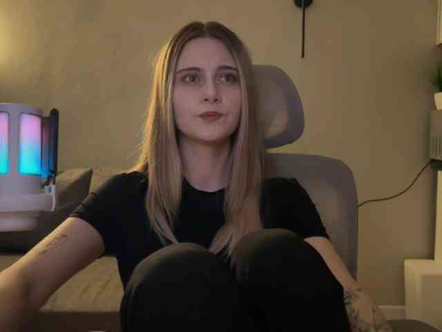HeyRina webcam