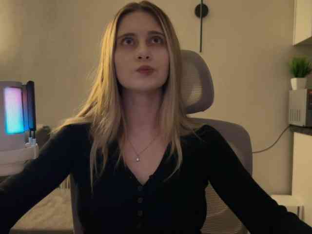 HeyRina webcam