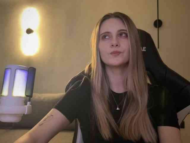 HeyRina webcam