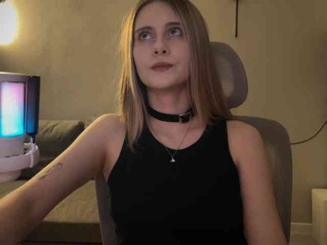 HeyRina webcam