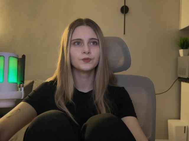 HeyRina webcam