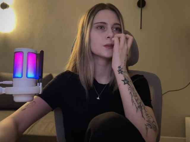 HeyRina webcam