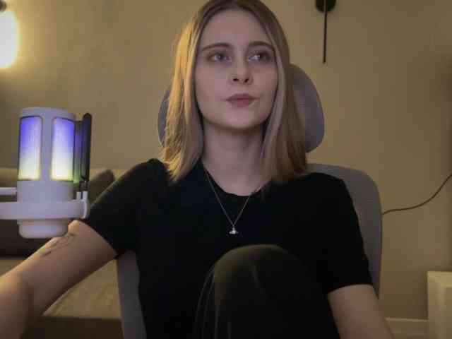 HeyRina webcam