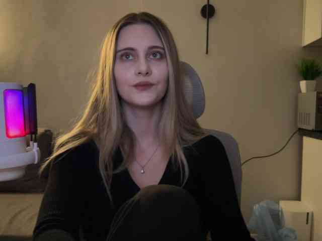 HeyRina webcam