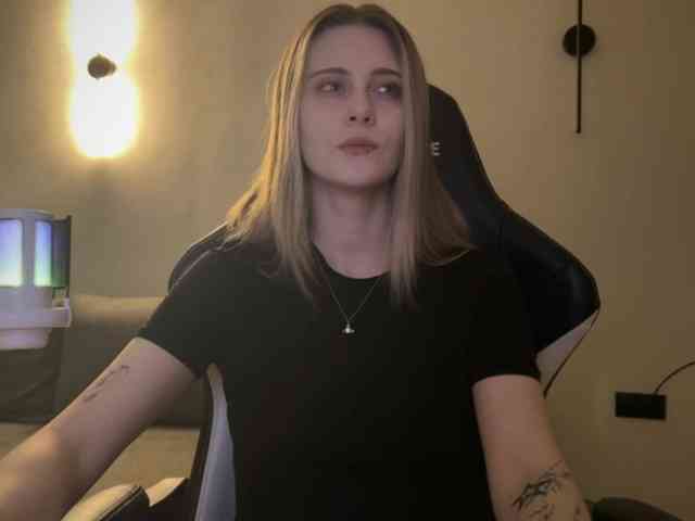 HeyRina webcam