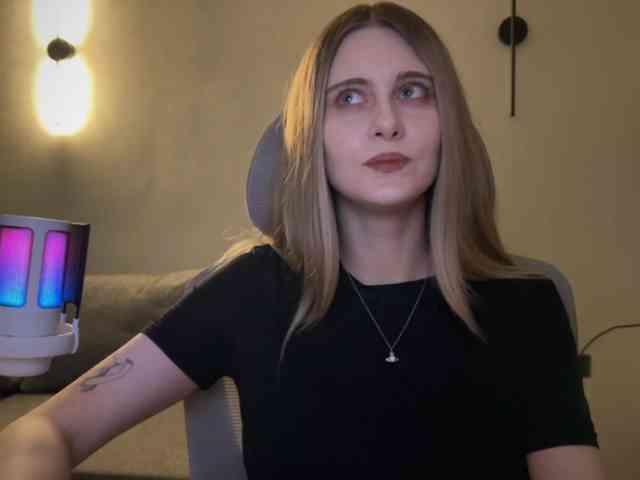 HeyRina webcam