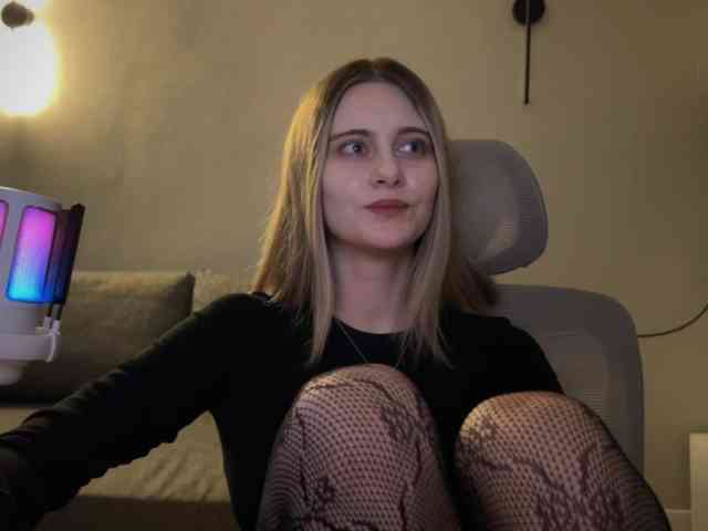 HeyRina webcam