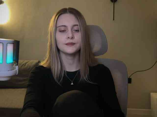 HeyRina webcam