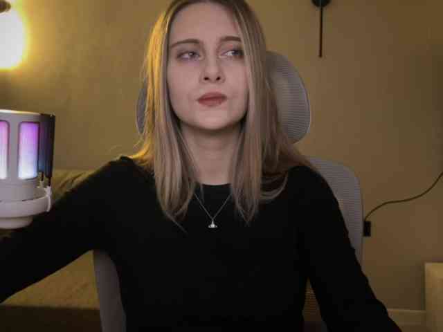 HeyRina webcam