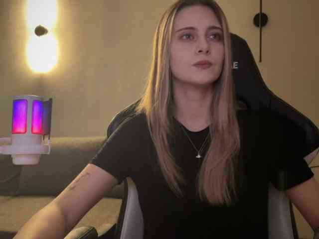 HeyRina webcam