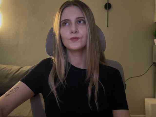 HeyRina webcam
