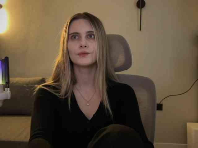 HeyRina webcam