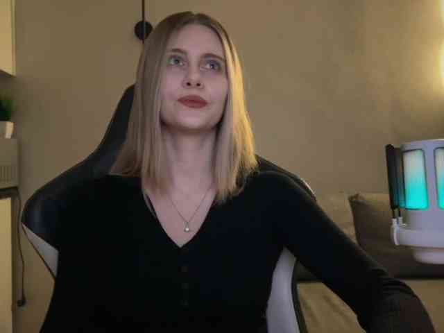 HeyRina webcam