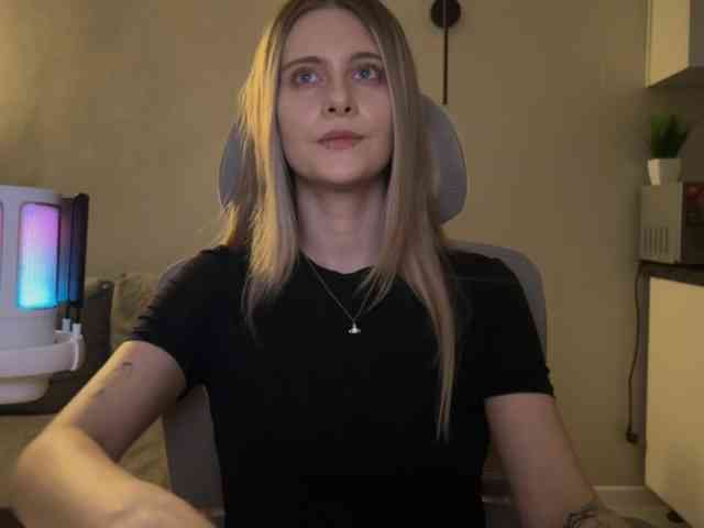 HeyRina webcam