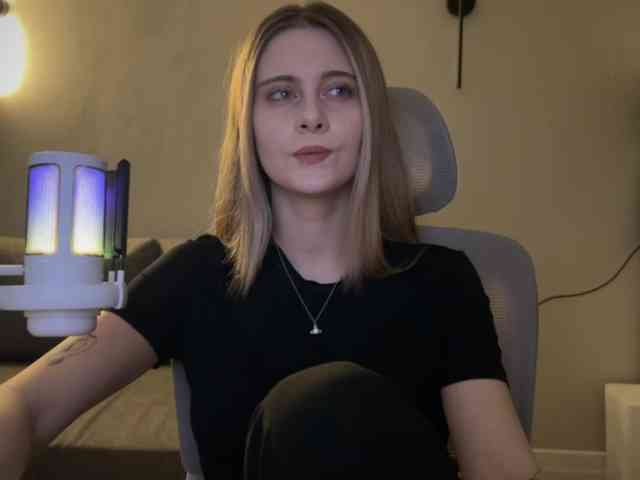 HeyRina webcam