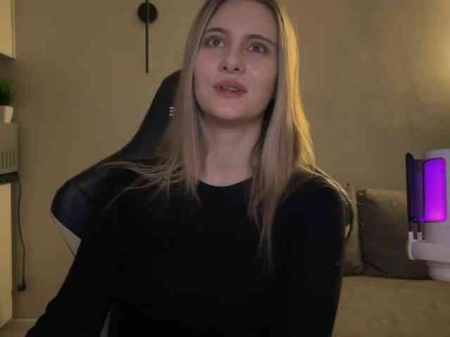 HeyRina webcam