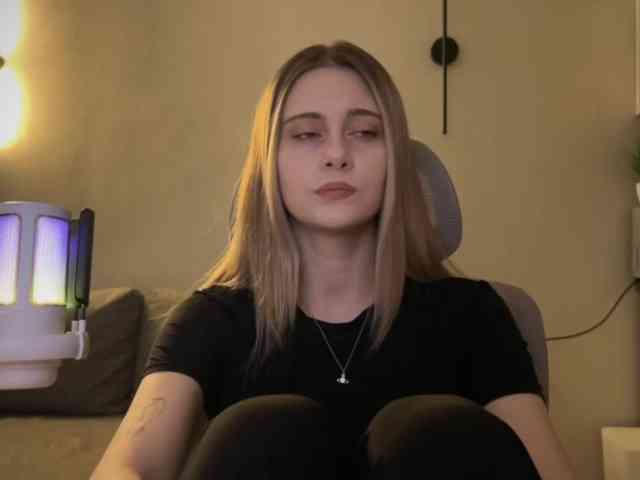 HeyRina webcam