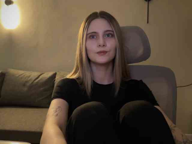 HeyRina webcam