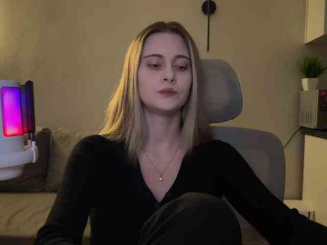 HeyRina webcam