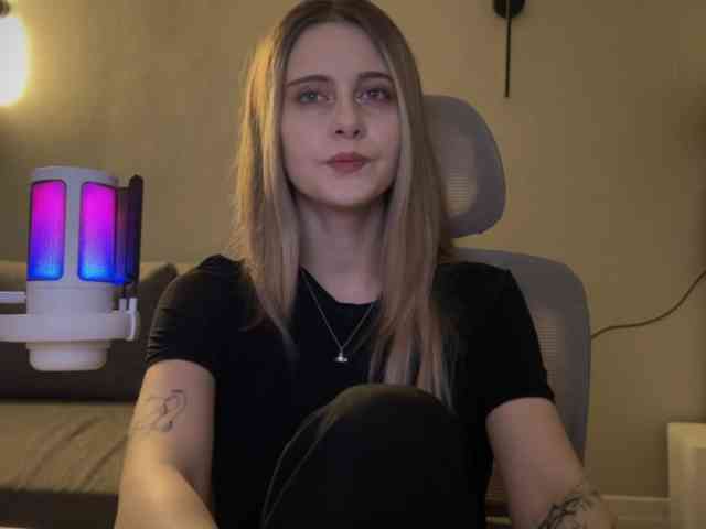 HeyRina webcam