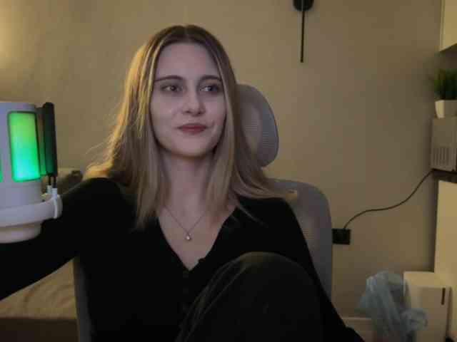 HeyRina webcam