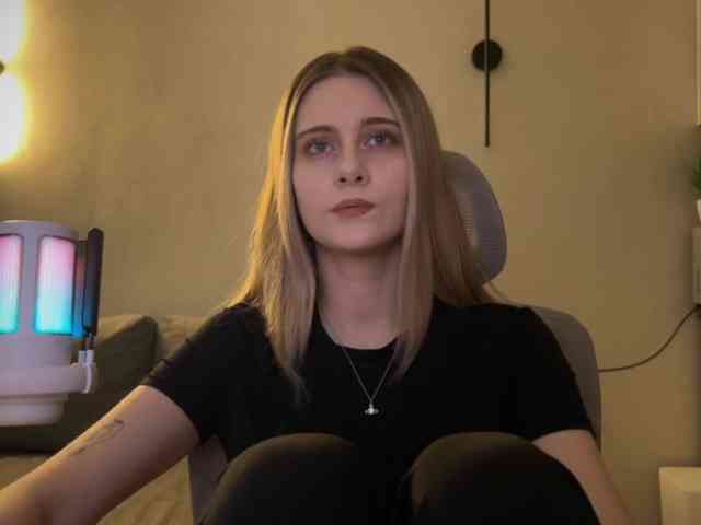 HeyRina webcam