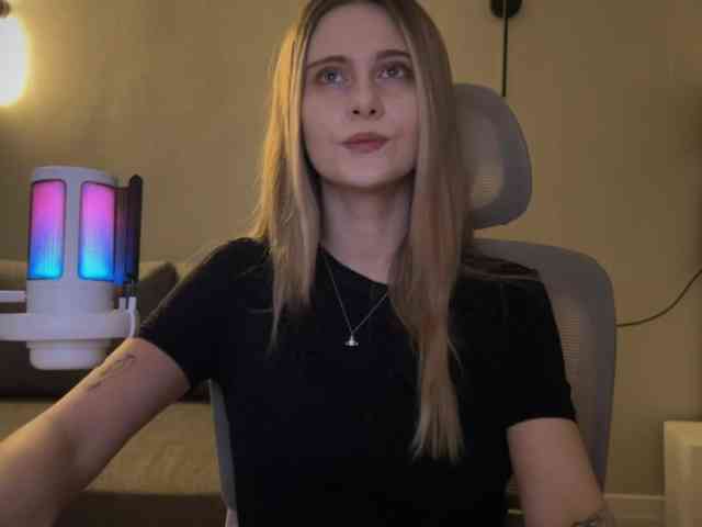 HeyRina webcam