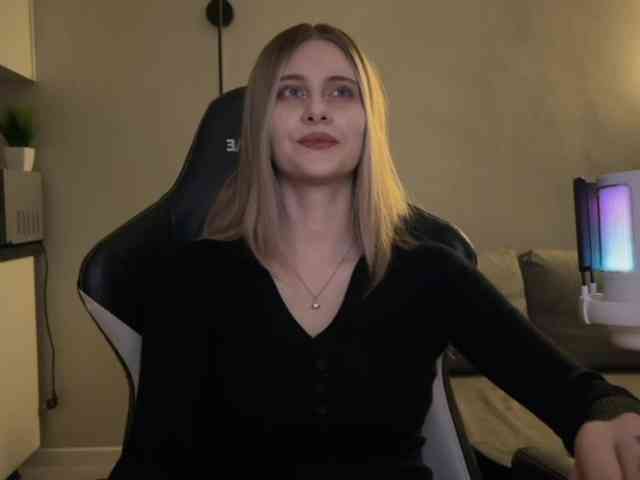 HeyRina webcam