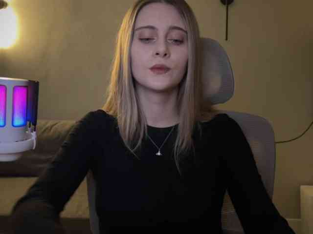 HeyRina webcam