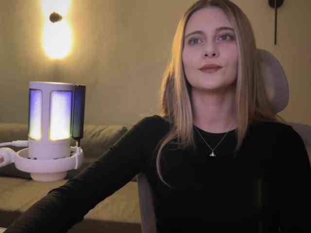 HeyRina webcam