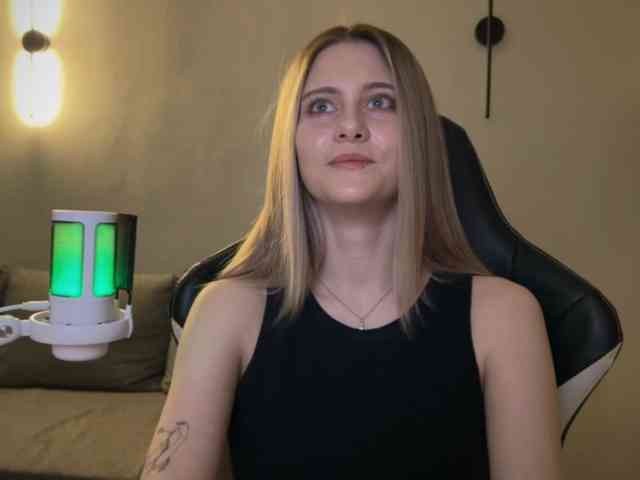 HeyRina webcam