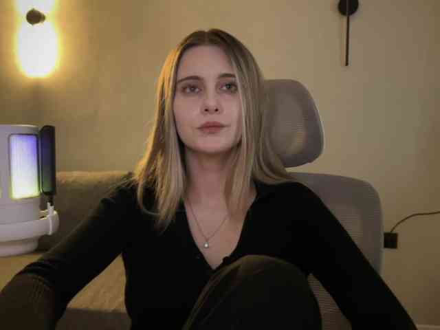 HeyRina webcam