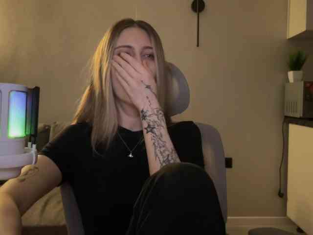 HeyRina webcam